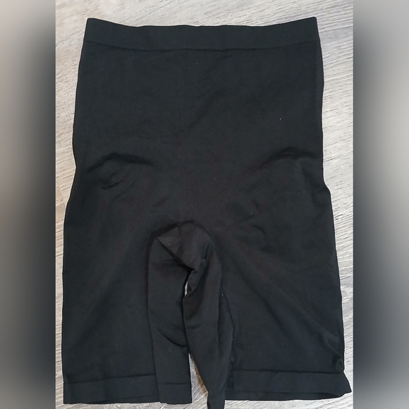 Black Compression Shorts - Picture 1 of 1